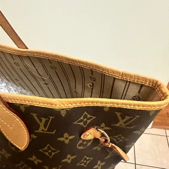 ❌SOLD❌AUTHENTIC Louis Vuitton Monogram Canvas with Gold Hardware - Picture 14 of 16